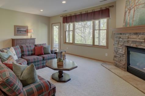 9 Knoll Road North Oaks MN 55127