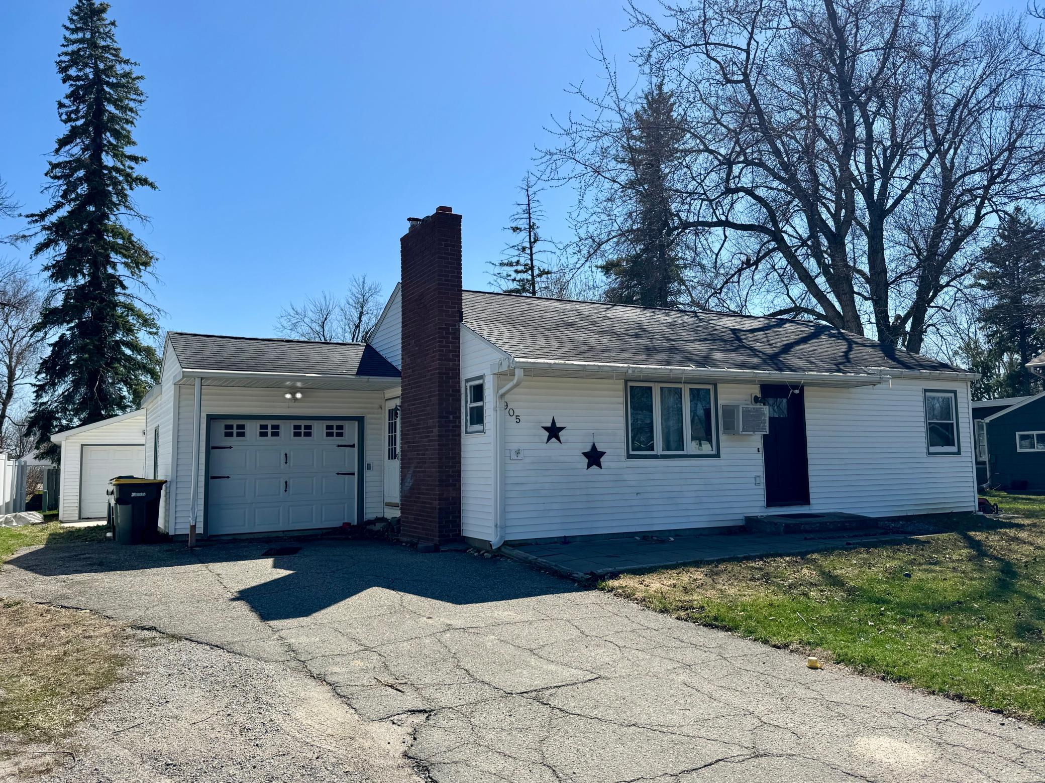 905 W Chestnut Avenue Olivia MN 56277