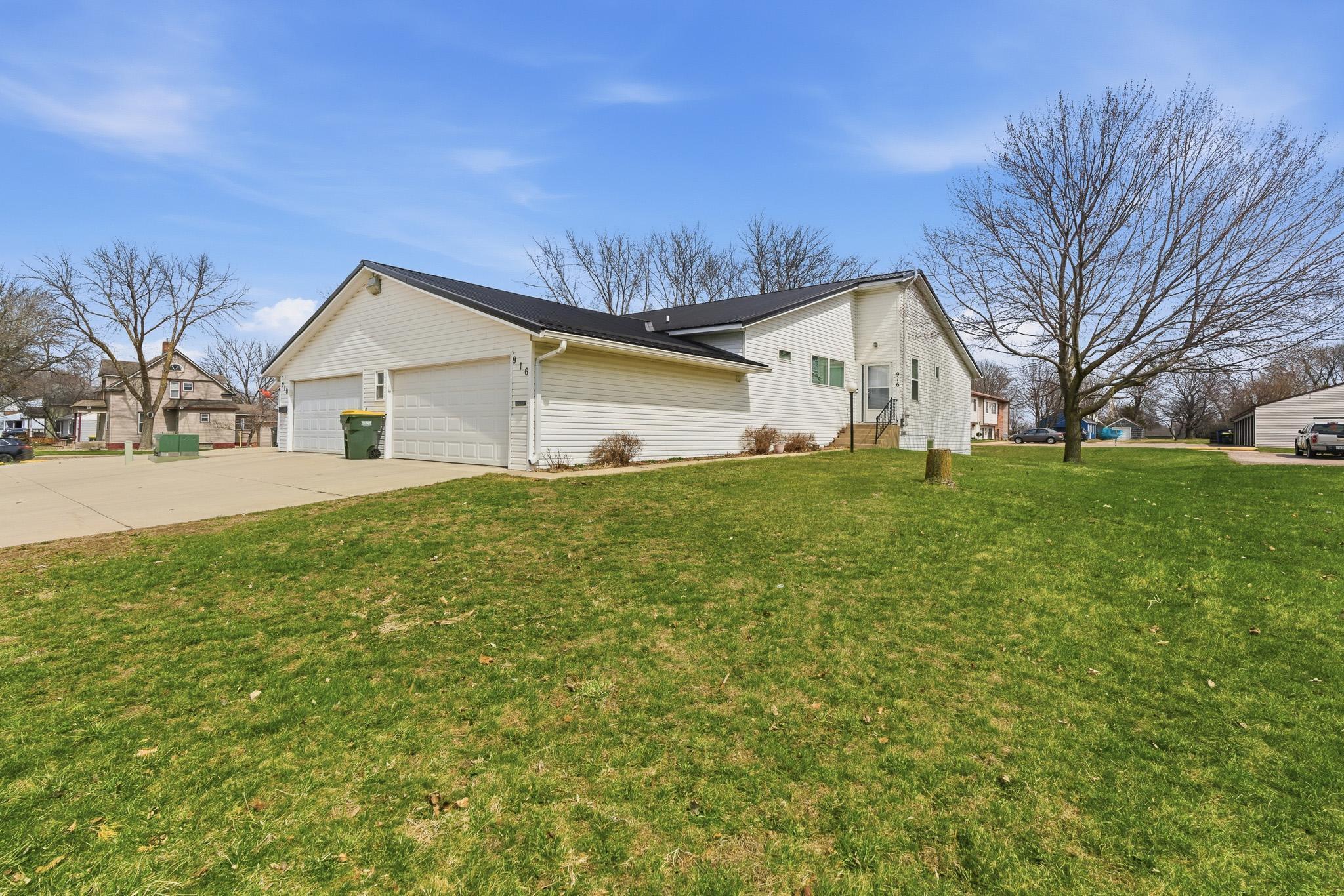 916 Armstrong Boulevard N Saint James MN 56081
