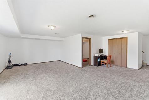 916 Armstrong Boulevard N Saint James MN 56081