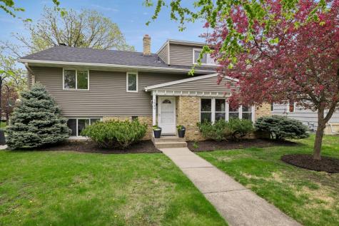 1939 Munster Avenue Saint Paul MN 55116