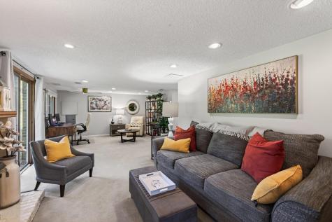 9625 Hampshire Lane Eden Prairie MN 55347