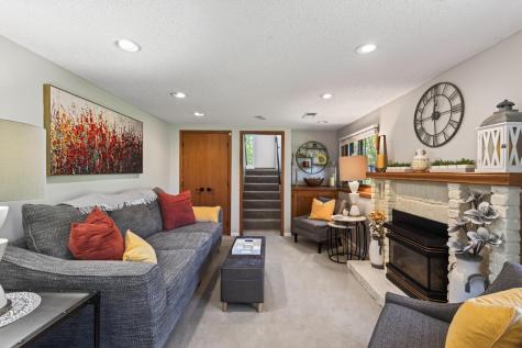 9625 Hampshire Lane Eden Prairie MN 55347