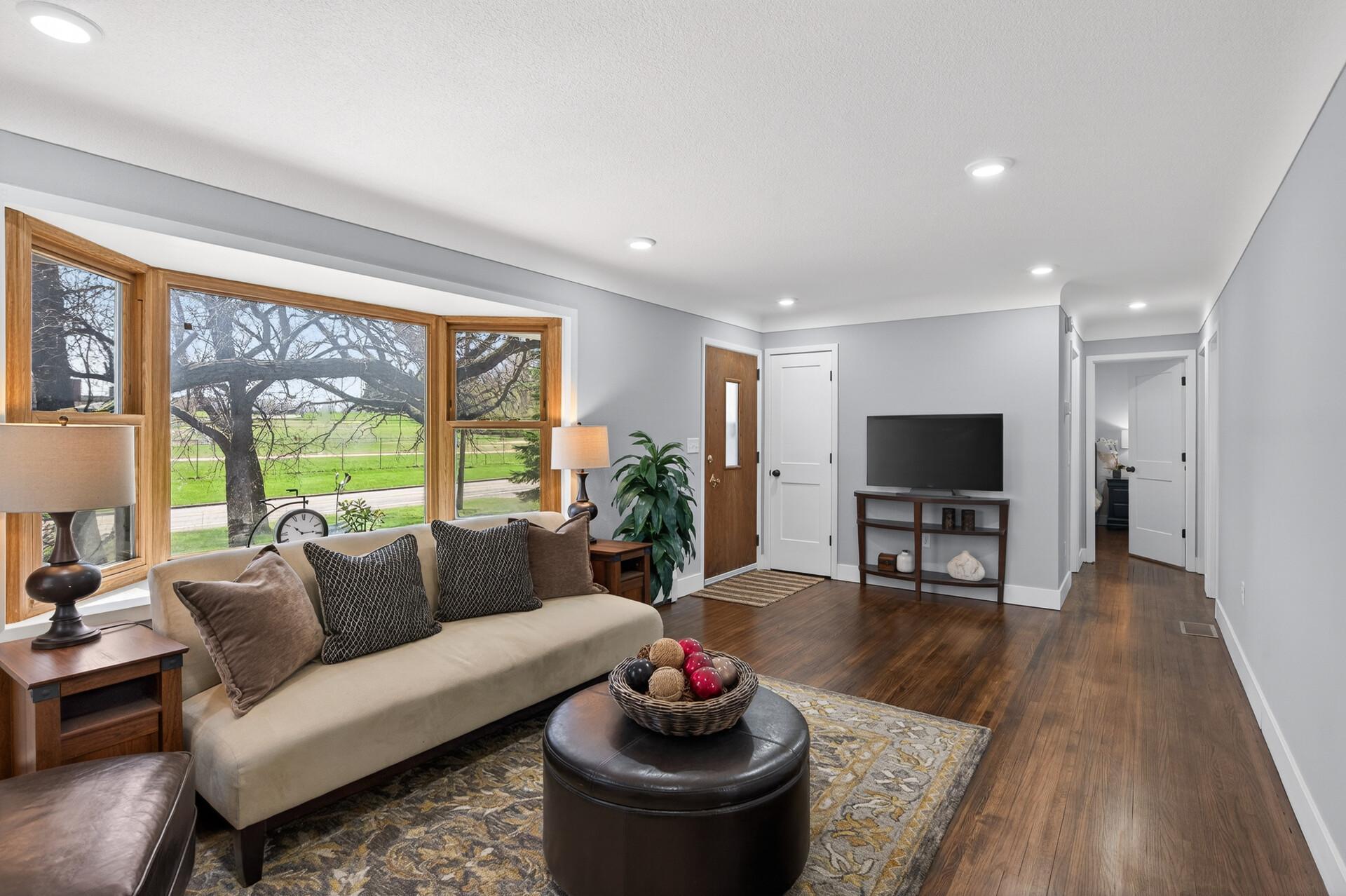 31 Demont Avenue E Little Canada MN 55117