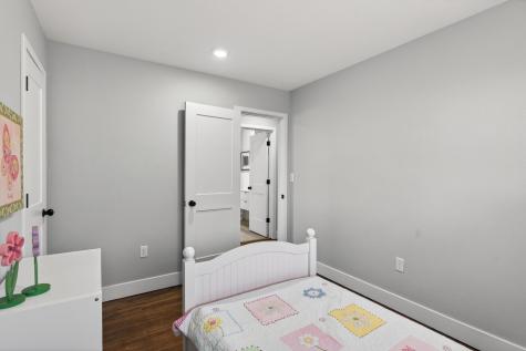 31 Demont Avenue E Little Canada MN 55117