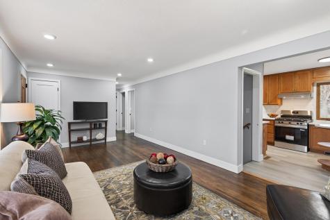 31 Demont Avenue E Little Canada MN 55117