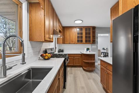 31 Demont Avenue E Little Canada MN 55117