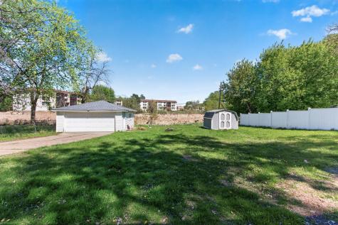 5932 Perry Avenue N Crystal MN 55429