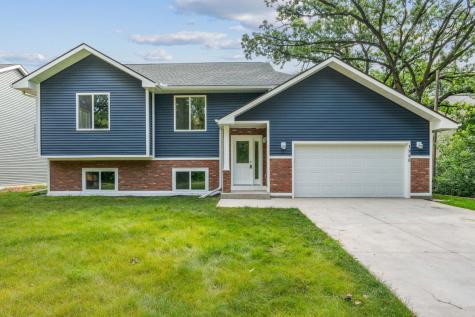 1880 Desoto Street N Maplewood MN 55117
