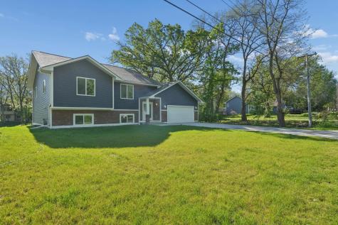 1880 Desoto Street N Maplewood MN 55117
