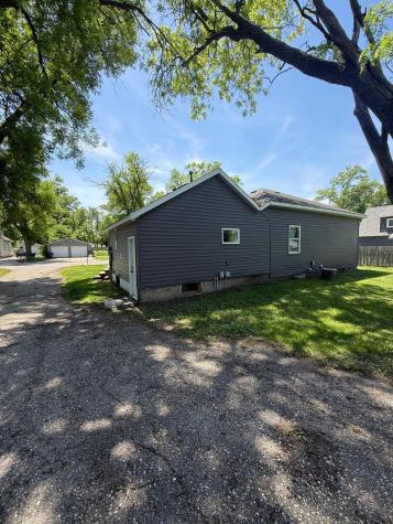 1514 Trott Avenue SW Willmar MN 56201