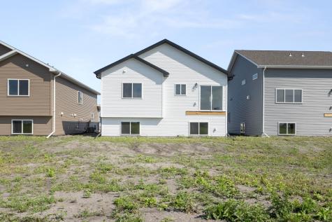 2533 38th Avenue S Moorhead MN 56560
