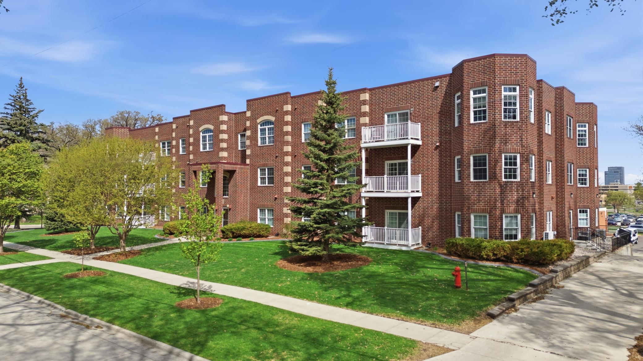 385 7th Avenue S Fargo ND 58103