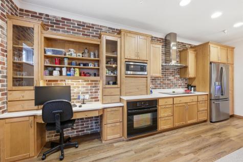 385 7th Avenue S Fargo ND 58103