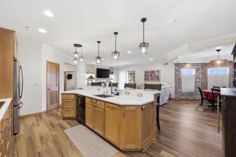 385 7th Avenue S Fargo ND 58103