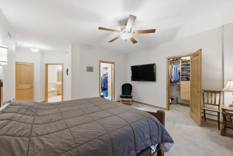 385 7th Avenue S Fargo ND 58103