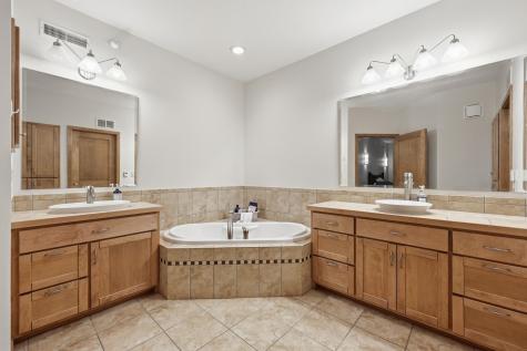 385 7th Avenue S Fargo ND 58103