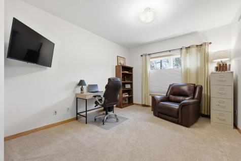 385 7th Avenue S Fargo ND 58103
