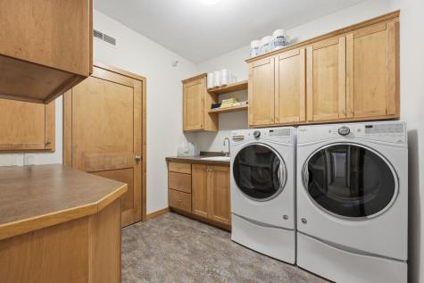 385 7th Avenue S Fargo ND 58103