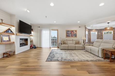 385 7th Avenue S Fargo ND 58103