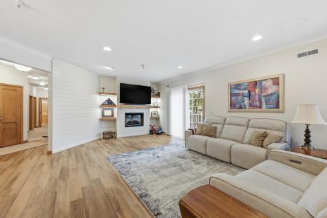 385 7th Avenue S Fargo ND 58103