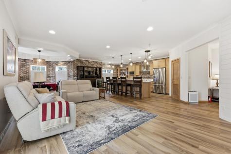 385 7th Avenue S Fargo ND 58103