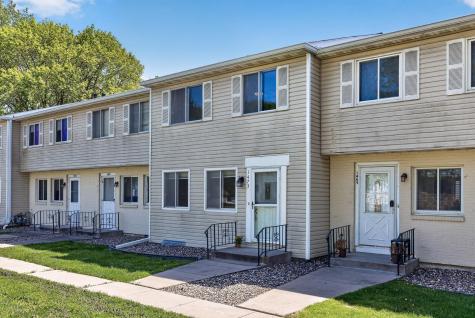 1473 Goodwin Avenue N Oakdale MN 55128