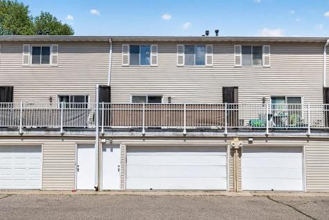 1473 Goodwin Avenue N Oakdale MN 55128