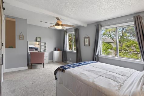 1473 Goodwin Avenue N Oakdale MN 55128