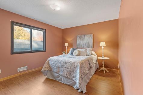 13573 Everton Avenue Apple Valley MN 55124