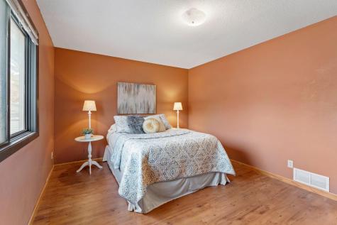 13573 Everton Avenue Apple Valley MN 55124