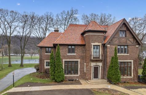 51 W Sarnia Street Winona MN 55987