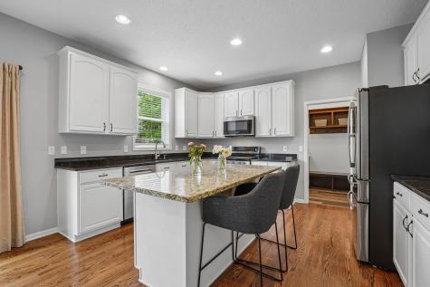 2908 Hilltop Drive Chaska MN 55318
