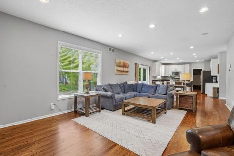 2908 Hilltop Drive Chaska MN 55318