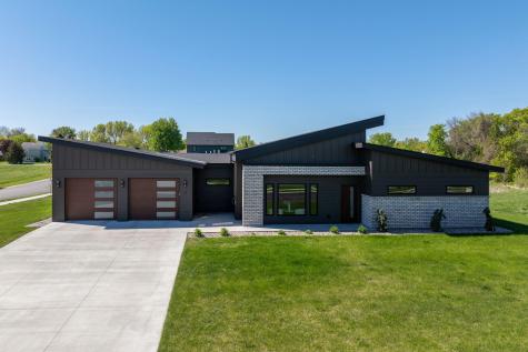 11 South Pointe Court North Mankato MN 56003