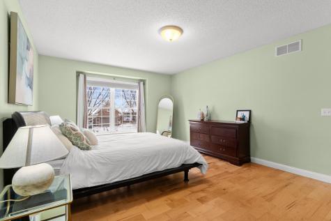 8048 Marsh Creek Alcove Woodbury MN 55125
