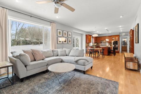 8048 Marsh Creek Alcove Woodbury MN 55125