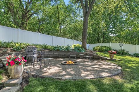 8125 Tierneys Woods Curve Bloomington MN 55438