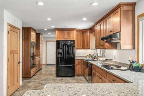 8125 Tierneys Woods Curve Bloomington MN 55438