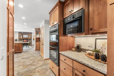 8125 Tierneys Woods Curve Bloomington MN 55438