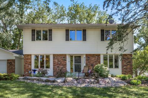 8125 Tierneys Woods Curve Bloomington MN 55438