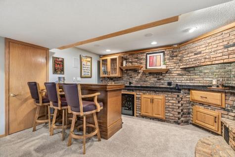 8125 Tierneys Woods Curve Bloomington MN 55438