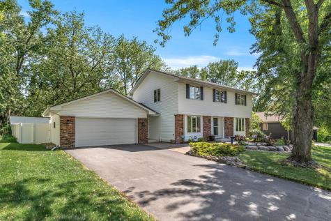 8125 Tierneys Woods Curve Bloomington MN 55438