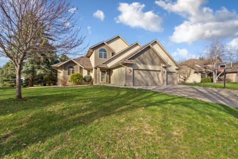 1526 Castle Drive North Mankato MN 56003