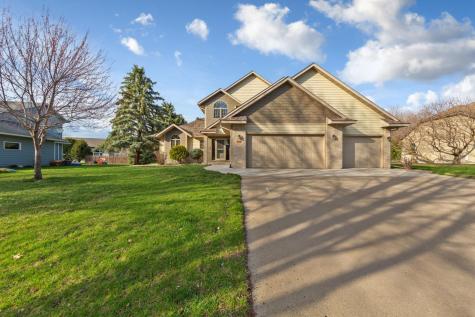 1526 Castle Drive North Mankato MN 56003