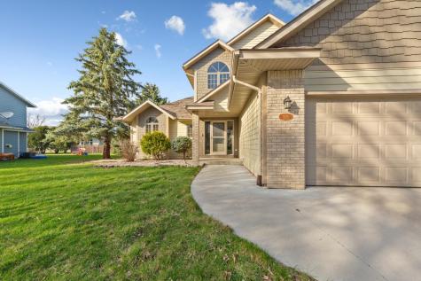 1526 Castle Drive North Mankato MN 56003