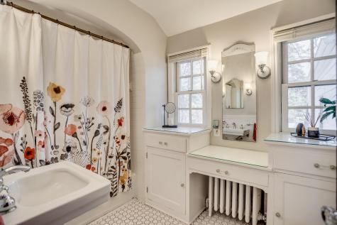 1949 E River Terrace Minneapolis MN 55414