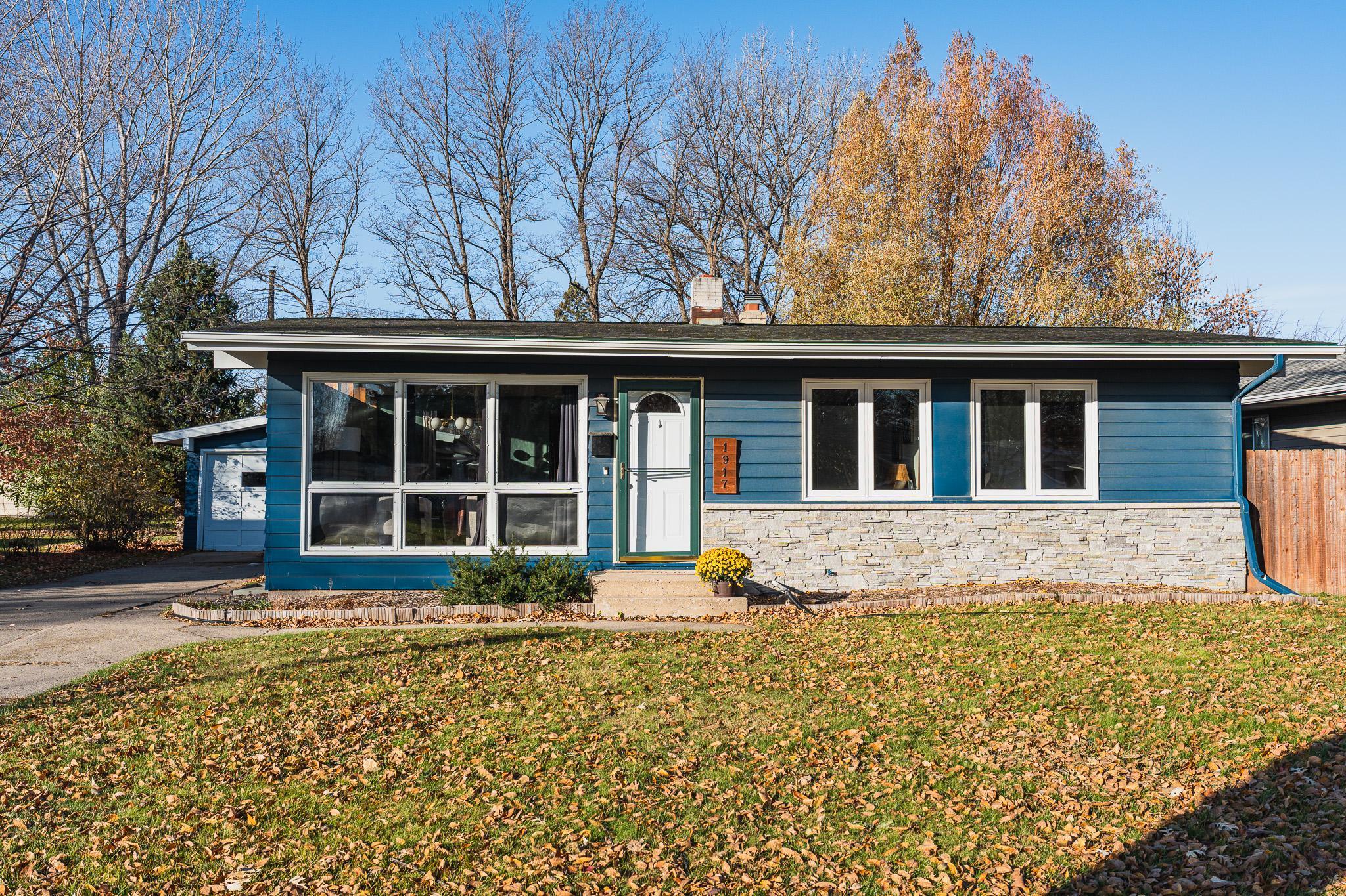 1917 16 1/2 Street S Fargo ND 58103