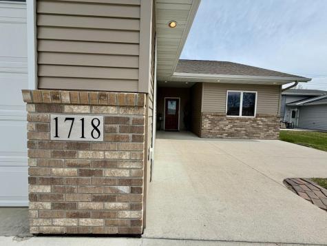 1718 12th Street N Wahpeton ND 58075