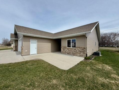 1718 12th Street N Wahpeton ND 58075